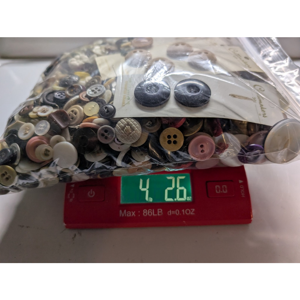 Huge Lot of Antique & Vintage Buttons Glass Metal Bakelite Mother Of Pearl 4lbs+